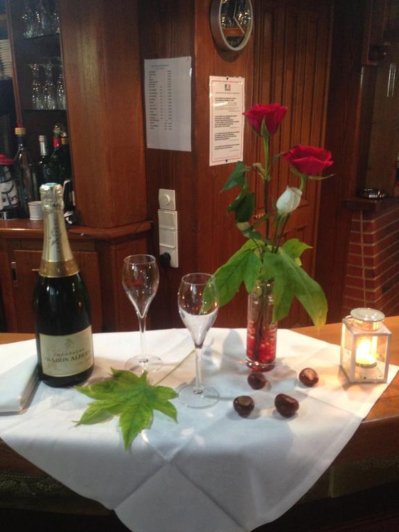 Logis - Hotel & Restaurant Moulin Des Forges Saint-Omer-en-Chaussée 외부 사진