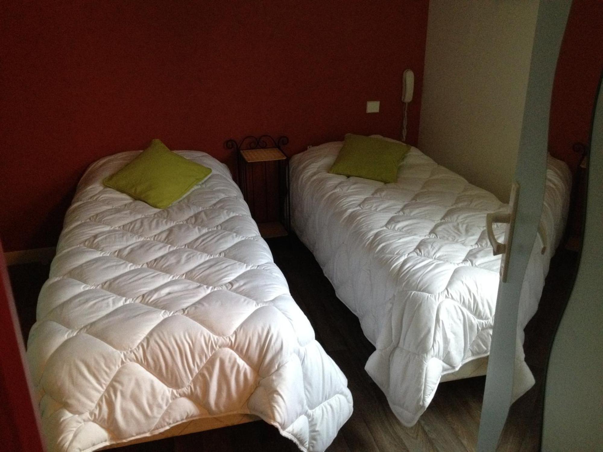 Logis - Hotel & Restaurant Moulin Des Forges Saint-Omer-en-Chaussée 객실 사진